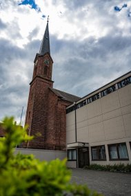 Kirche Bruchmühlbach mit Anbau