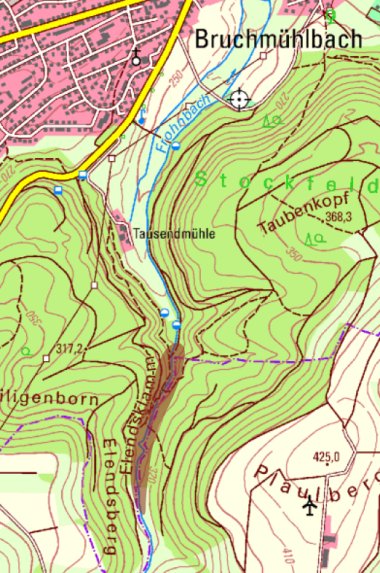 Verortung der Elendsklamm. Die Elendsklamm liegt südlich von Bruchmühlbach-Miesau und erstreckt sich ca. von der Tausendmühle bis zu den Feldern von Martinshöhe. 